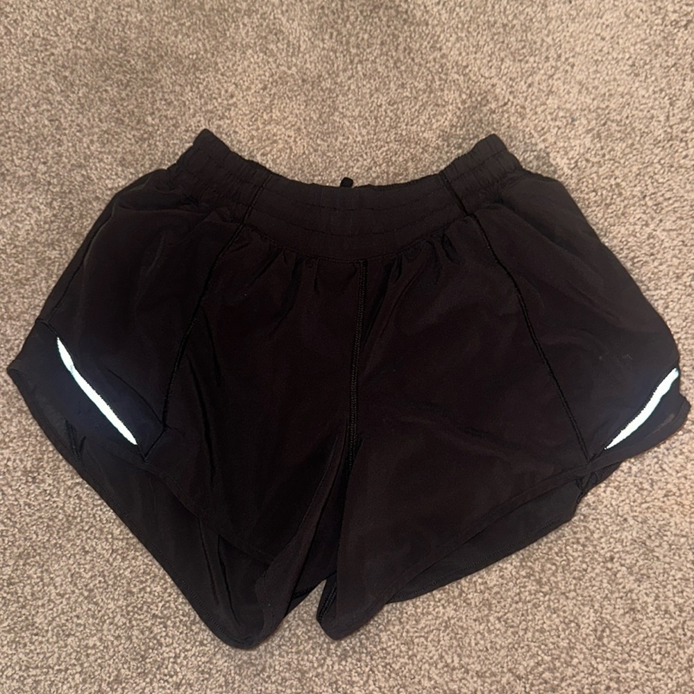 Lululemon Hotty Hot 2.5” Shorts Black Size 6